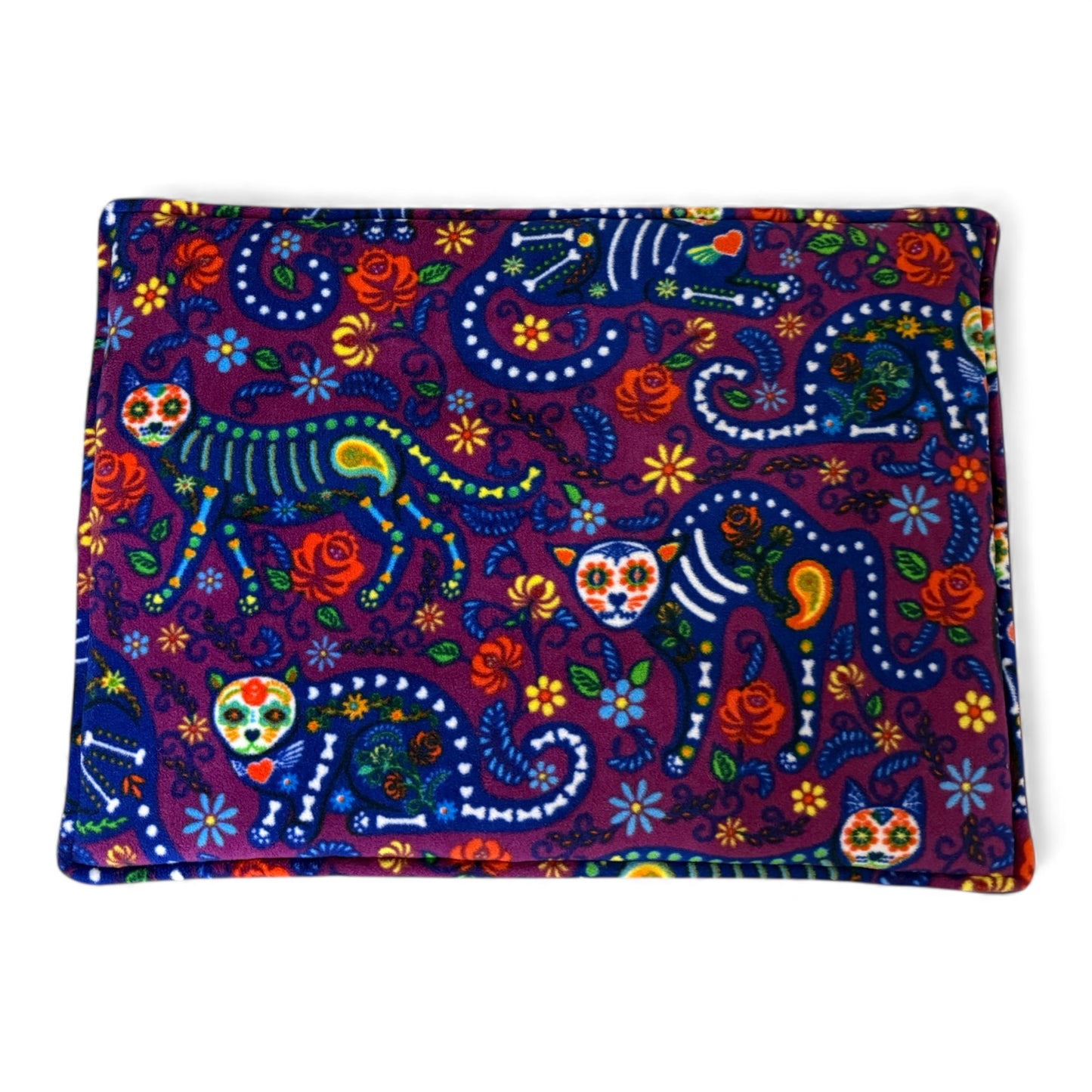 Guolis pagalvėlė katėms – flisinis | Violetinis su raštu