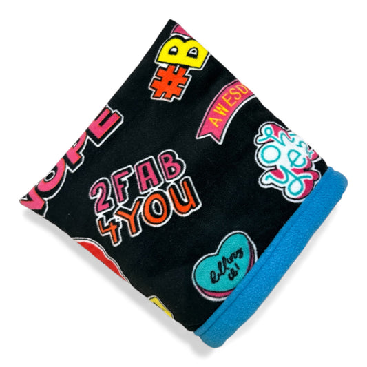 Flisinis guolis–miegmaišis jūrų kiaulytei – juodas su šūkiais