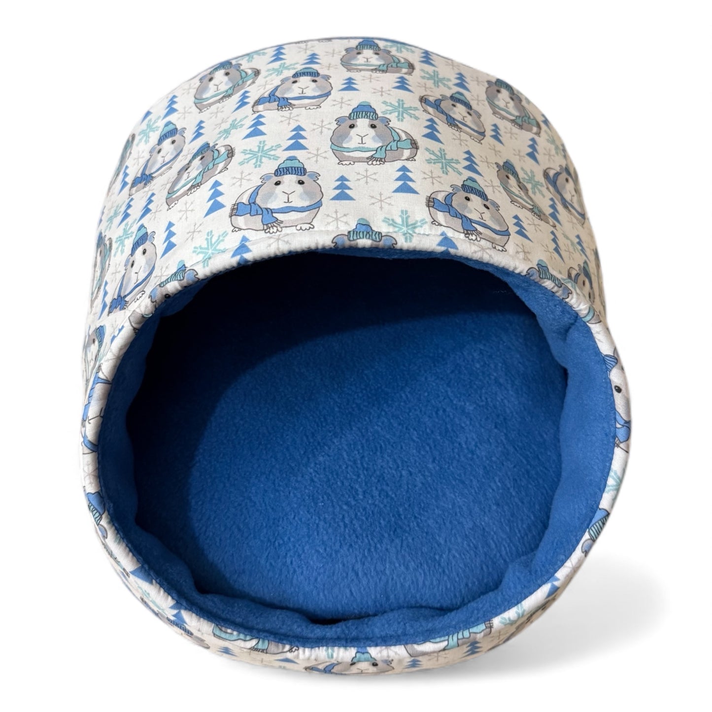 Karieta – kalėdinis flisinis guolis jūrų kiaulytei su kiaulytėm