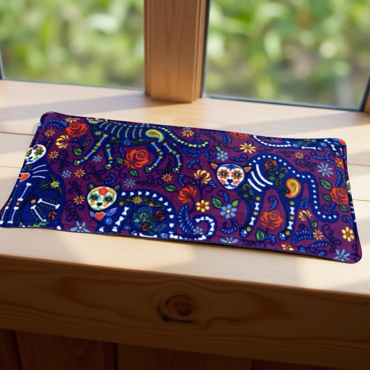 Palangės pagalvėlė katėms – flisinis guolis ant palangės | Violetinė su raštu