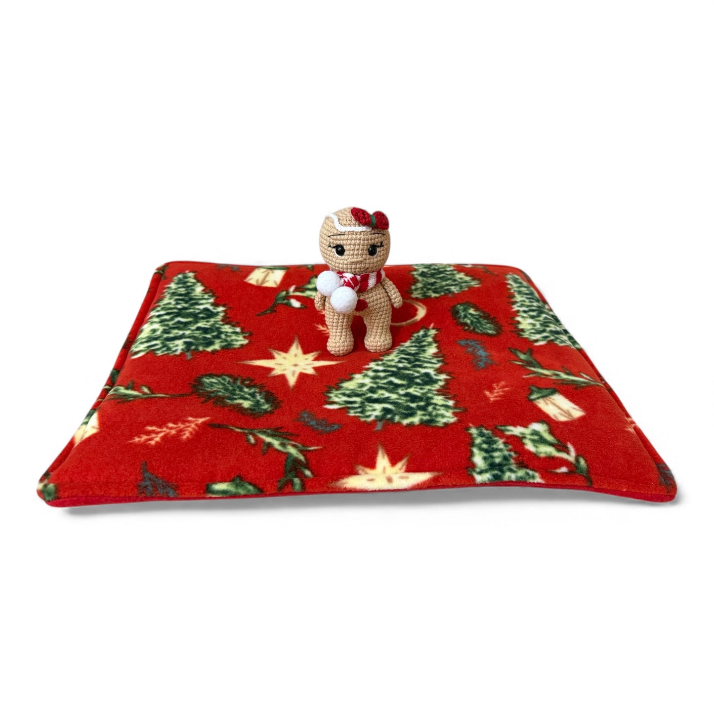 Kalėdinis jūrų kiaulyčių guolių komplektas „Eglutės“ – tuneliukas, miegmaišis, pagalvėlė