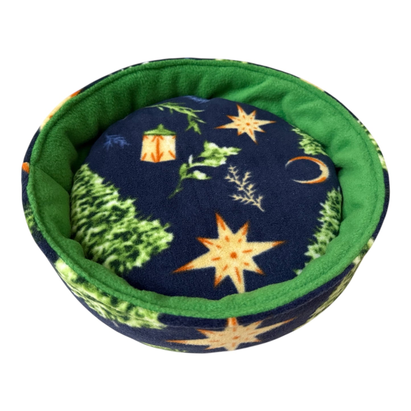 Kalėdinis guolis jūrų kiaulytei Lėkštė – minkštas, neperšlampamas, žalias su eglutėm