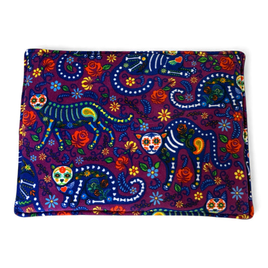 Guolis pagalvėlė katėms – flisinis | Violetinis su raštu