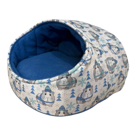 Karieta – kalėdinis flisinis guolis jūrų kiaulytei su kiaulytėm