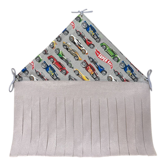 Flisinė kampinė slėptuvė jūrų kiaulytei | Pilka su mašinom