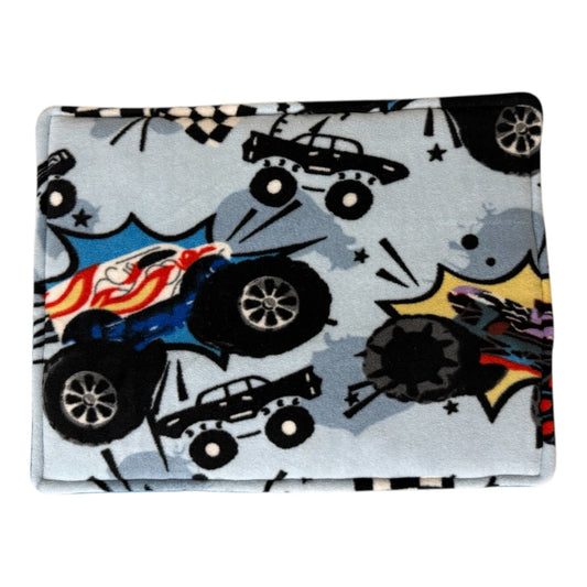 Guolis–pagalvėlė jūrų kiaulytėms – mėlynas flisas su mašinom