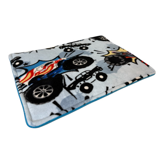 Guolis–pagalvėlė jūrų kiaulytėms – mėlynas flisas su mašinom