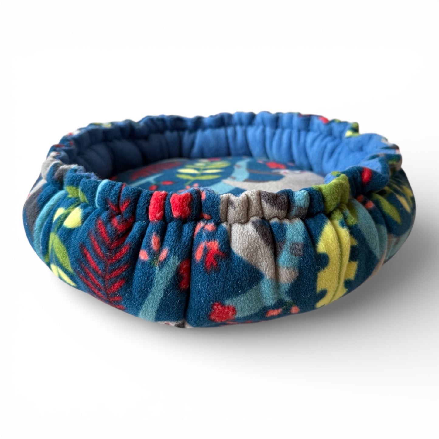 Flisinis guolis Pufas jūrų kiaulytei – minkštas, rankų darbo, mėlynas su tinginiais