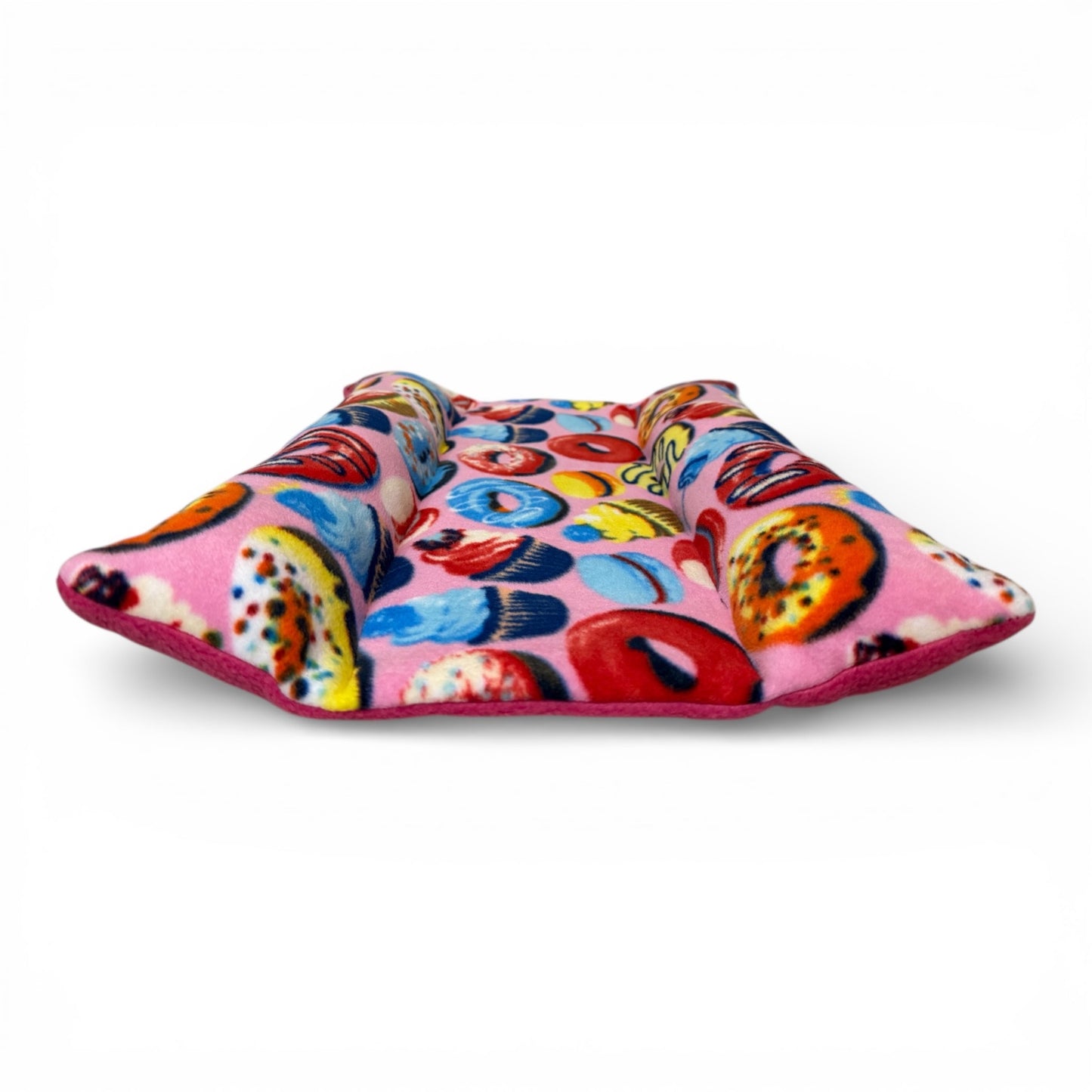 Jaukuolis triušiui – minkštas guolis poilsiui ir miegui su spurgom