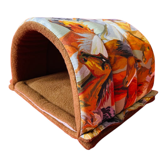 Šiltnamis – tunelio formos flisinis guolis jūrų kiaulytei – su arkliais