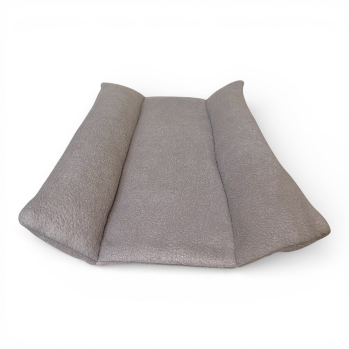 Jaukuolis triušiui – minkštas guolis poilsiui ir miegui, pilkas