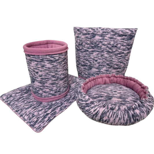 Jūrų kiaulyčių guolių komplektas „Rožinis miražas“ – tuneliukas, miegmaišis, Pufas ir pagalvėlė